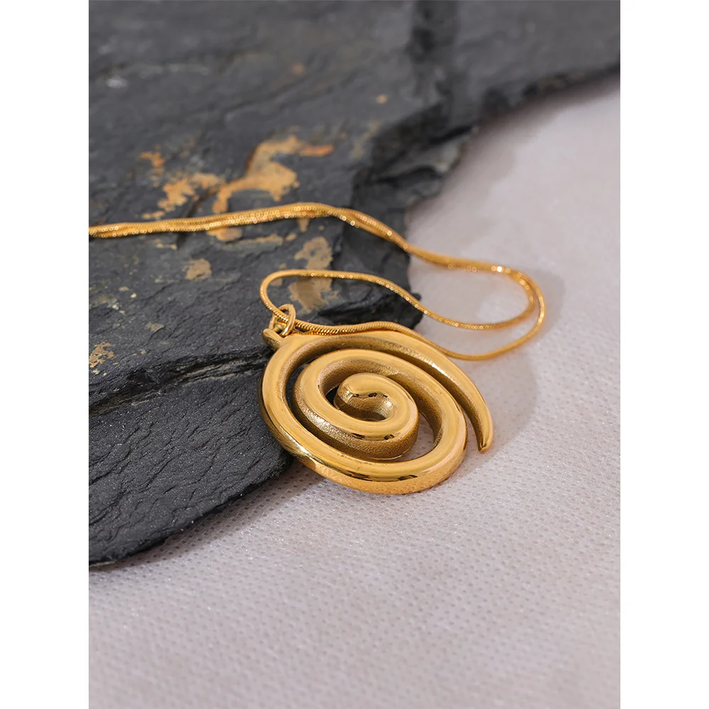 Colar Spiral Orbit