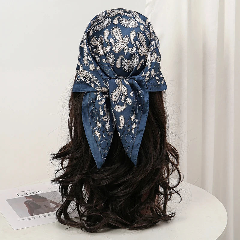 Lenço Floral Silk Touch 70x70