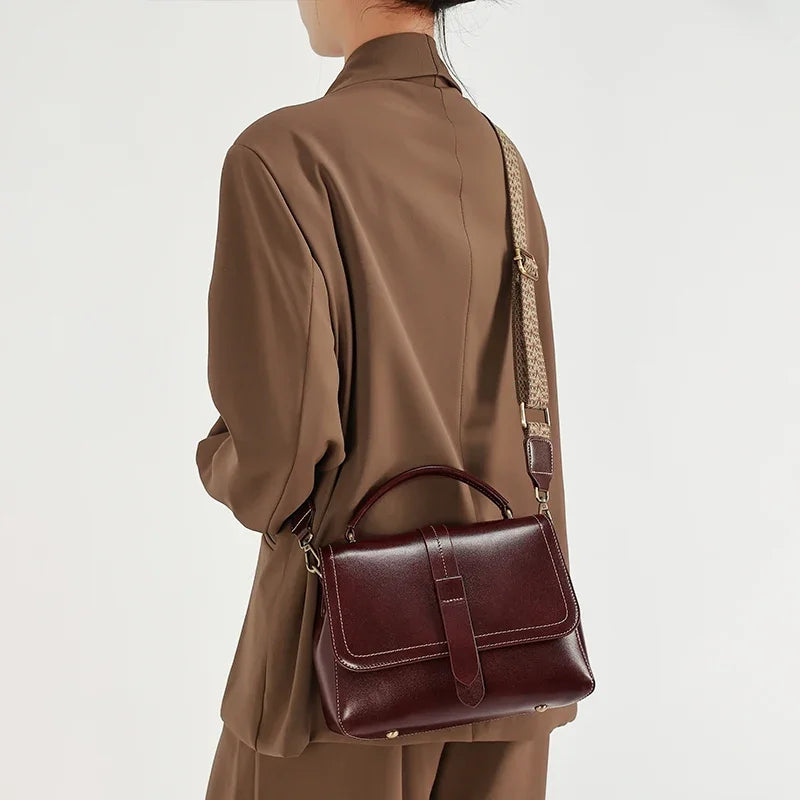 Bolsa Iesi – Couro Genuíno de Acabamento Glossy