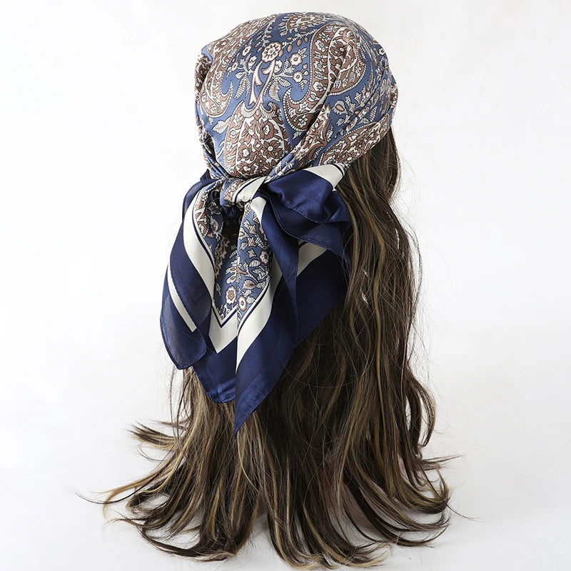 Lenço Floral Silk Touch 70x70