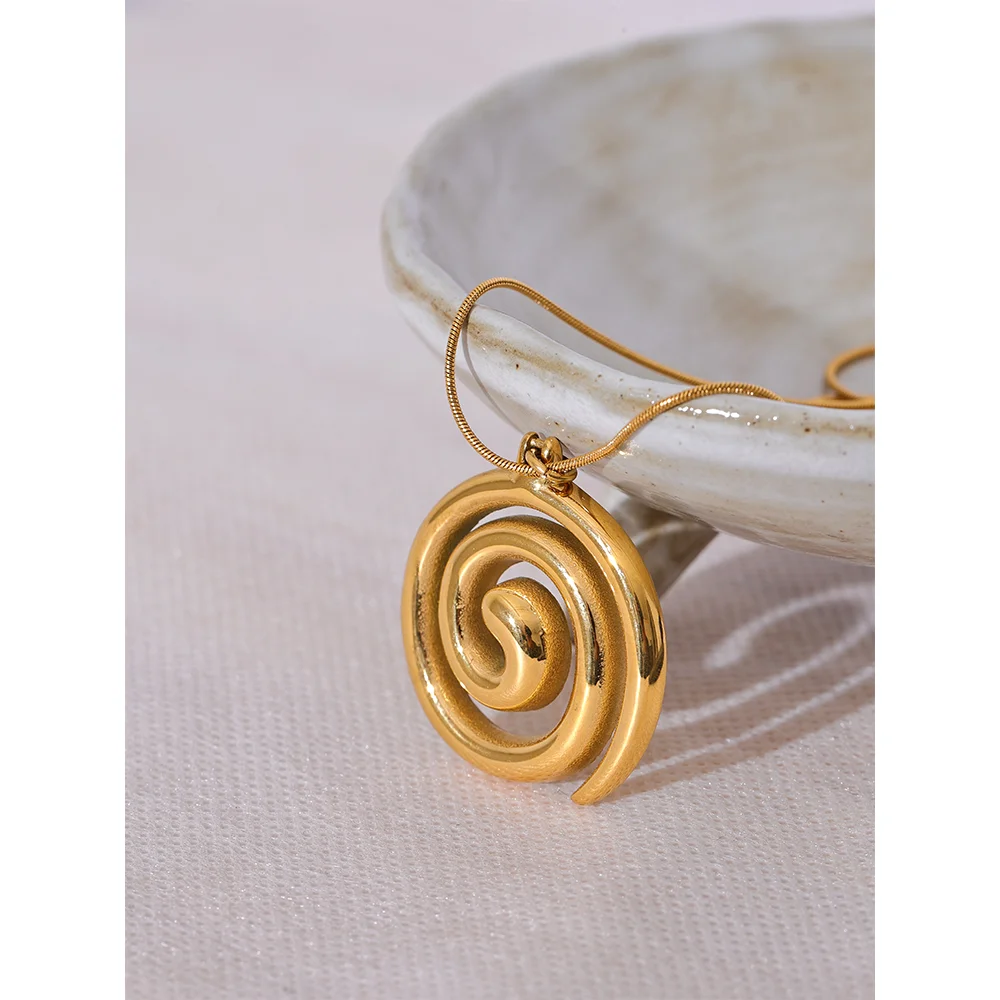 Colar Spiral Orbit